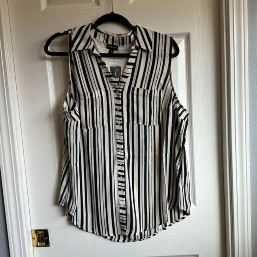 NWT Torrid Madison Georgette Button-Up Sleeveless Shirt - Picture 3 of 5